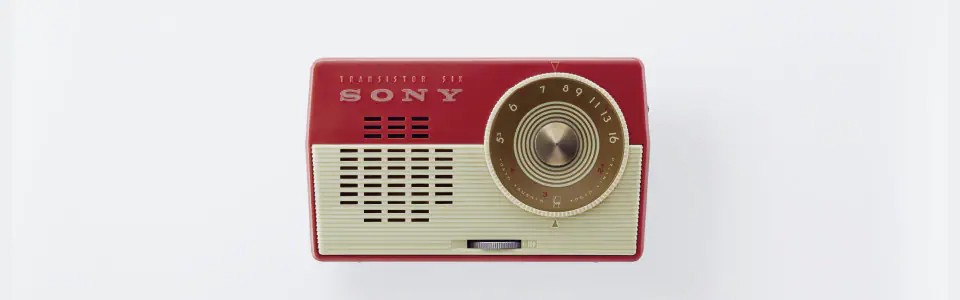 1957年发行的索尼晶体管收音机TR-62