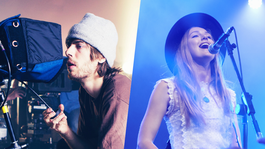 从左至右，分别是金色短发的女性手持着索尼手机，操作着索尼摄影器材的年轻男性，使用索尼专业麦克风演唱的女性