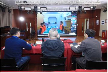 评委线上为小选手打分