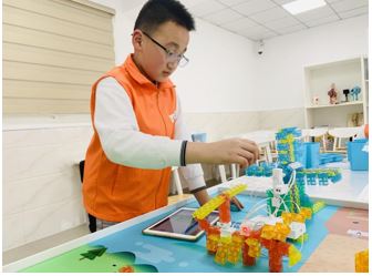 小选手正在进行最后的调试工作