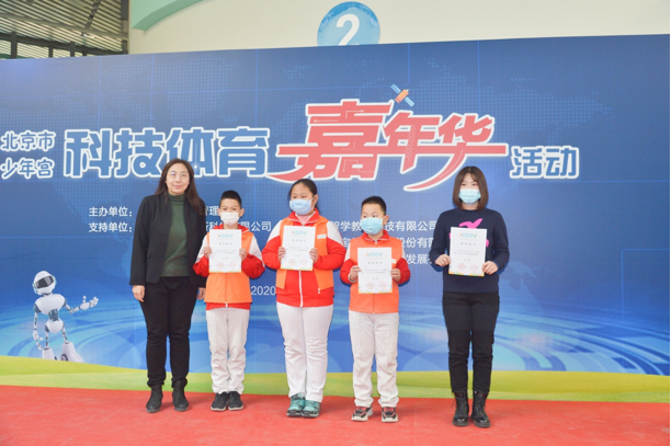 赵威总经理为索尼KOOV青少年创新挑战活动北京赛区金奖获得者颁奖