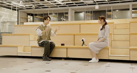 数字生活内容创作者高泽けーすけ和Vlog相机产品企划人员北泽英里