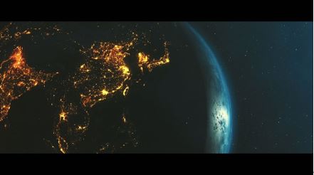 夜晚,人类活动使用的电灯会闪耀明亮的光芒