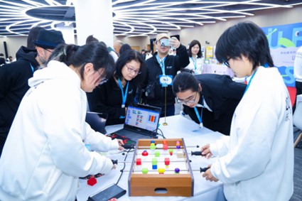 评委与选手交流