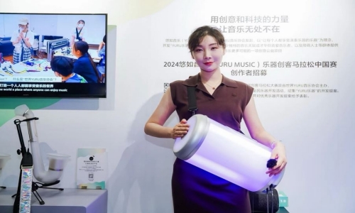 游戏达人女流体验悠如（YURU）乐器