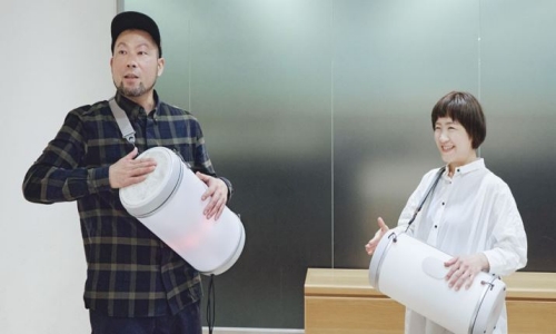 展示抱抱鼓的第二个原型。