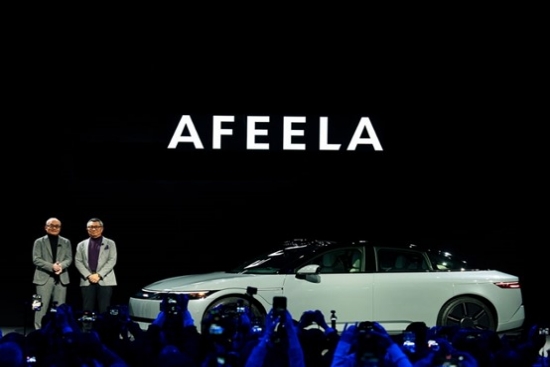 十时裕树与水野泰秀(索尼本田移动公司董事长兼首席执行官)