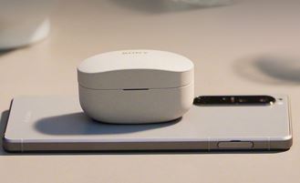 WF-1000XM4续航持久 同时具备无线充电功能