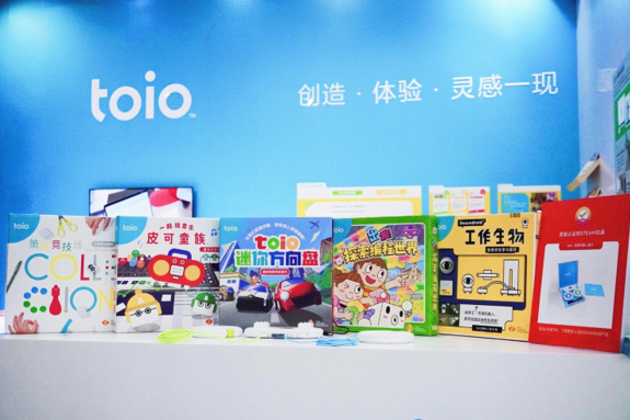toio™创意机器人套件及配套专用主题