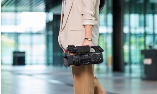 索尼便携式智能4K摄像机 从内容创作到推流直播 一台轻松应对