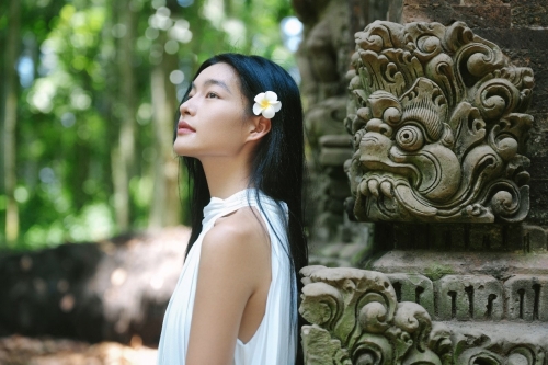 F2大光圈带来的圆形光斑及柔美背景虚化